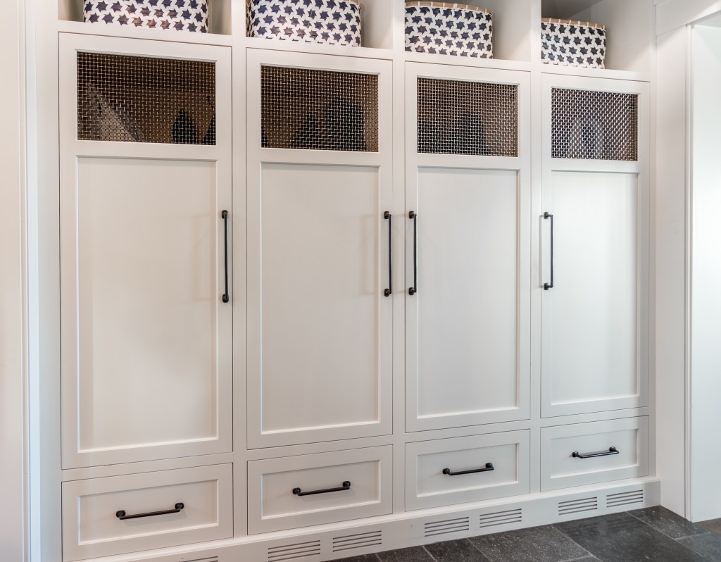 SPRAY FINISHED LOCKERS